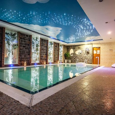 Airport View Hotel And Secret Spa Lusk Екстер'єр фото