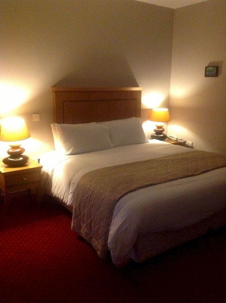 Airport View Hotel And Secret Spa Lusk Екстер'єр фото