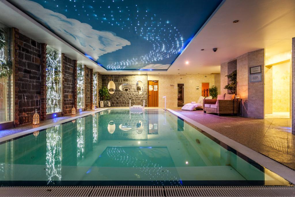 Airport View Hotel And Secret Spa Lusk Екстер'єр фото