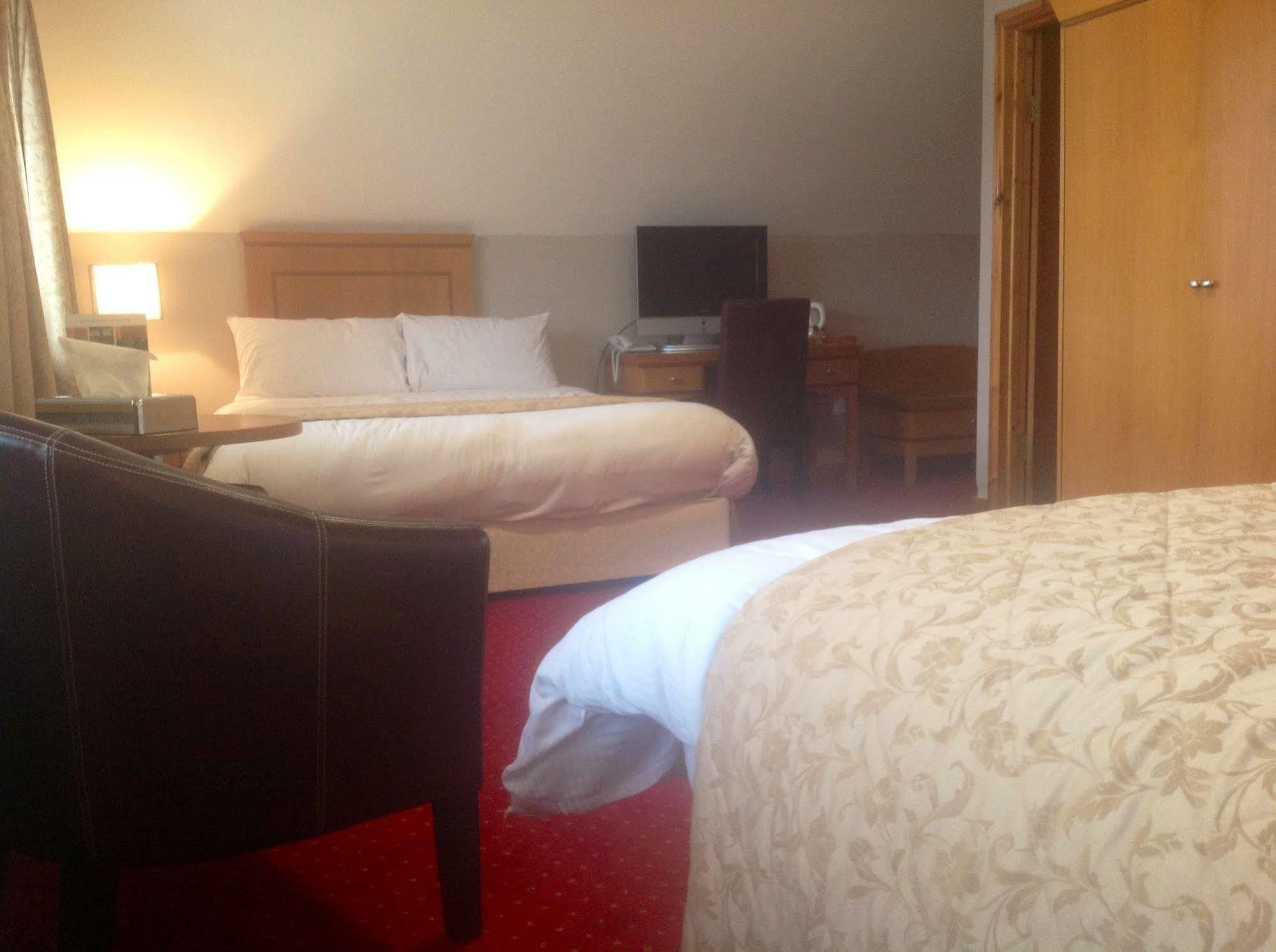 Airport View Hotel And Secret Spa Lusk Екстер'єр фото
