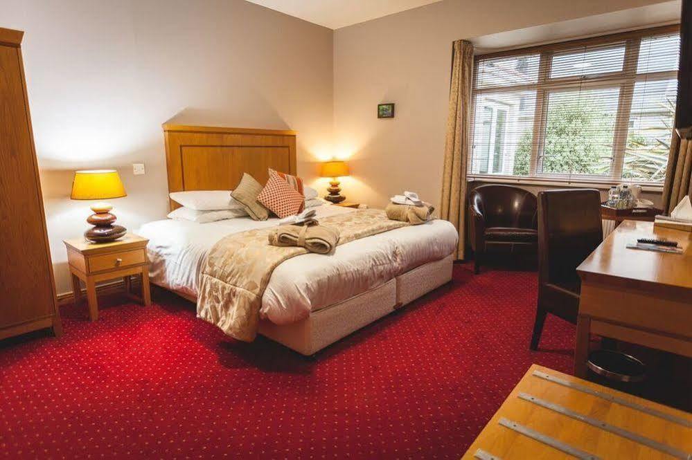 Airport View Hotel And Secret Spa Lusk Екстер'єр фото