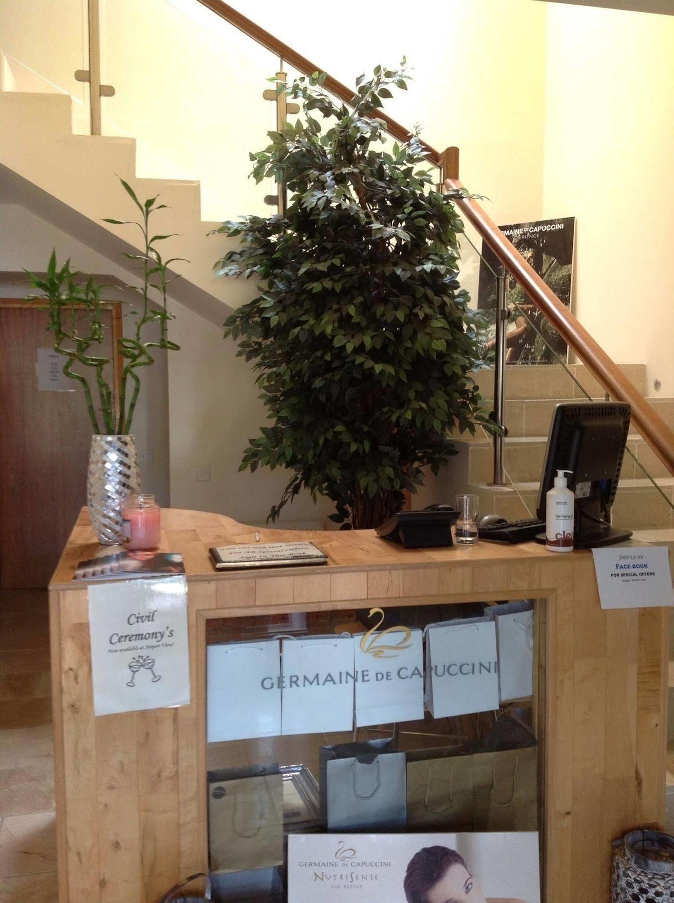 Airport View Hotel And Secret Spa Lusk Екстер'єр фото