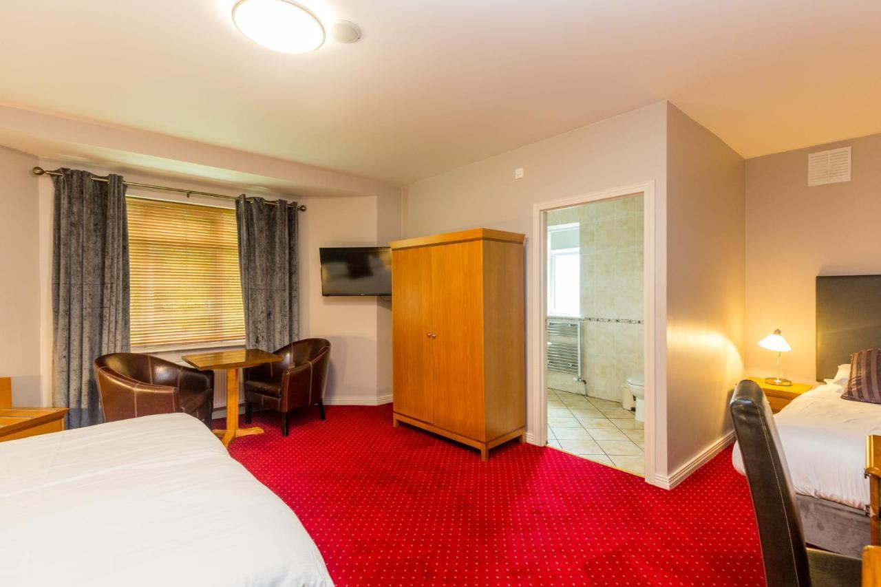 Airport View Hotel And Secret Spa Lusk Екстер'єр фото