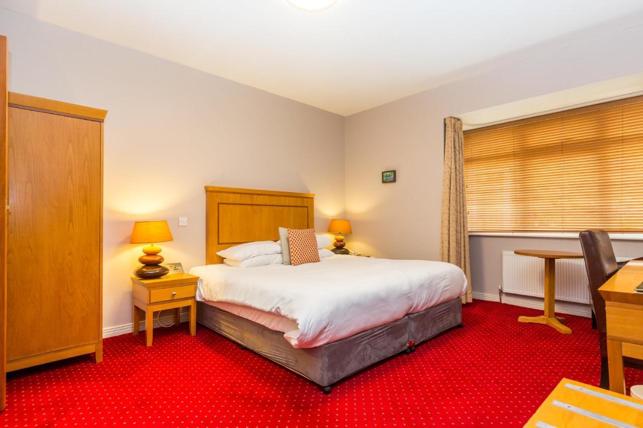 Airport View Hotel And Secret Spa Lusk Екстер'єр фото